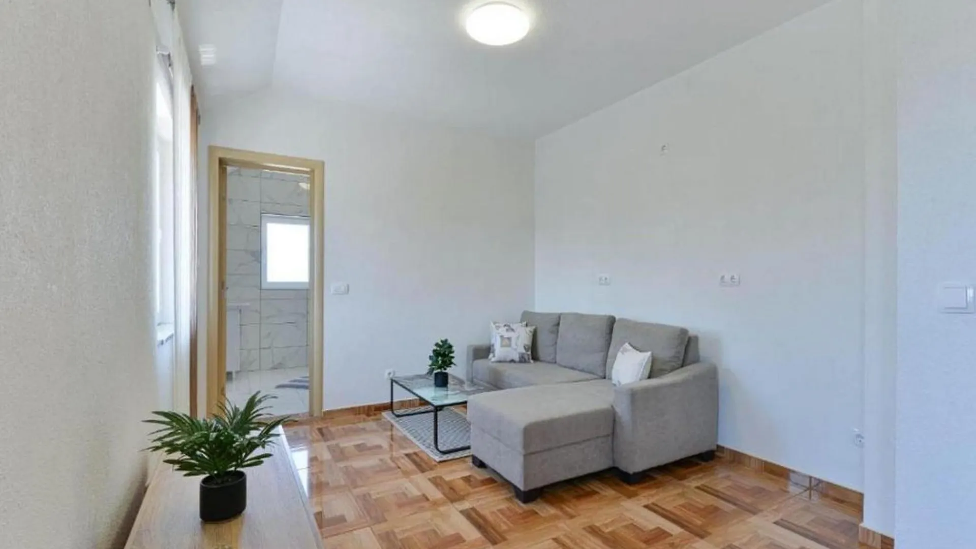 Three Bedroom Apartment With Terrace And Swimming Pool ゴルニ・カリン