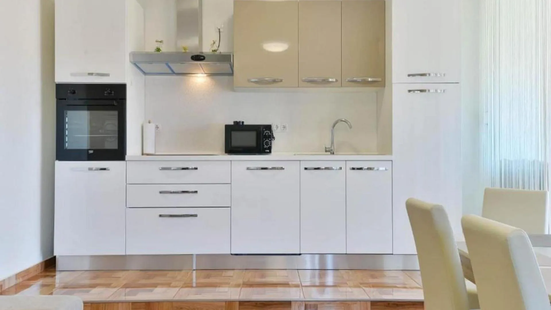 Three Bedroom Apartment With Terrace And Swimming Pool ゴルニ・カリン